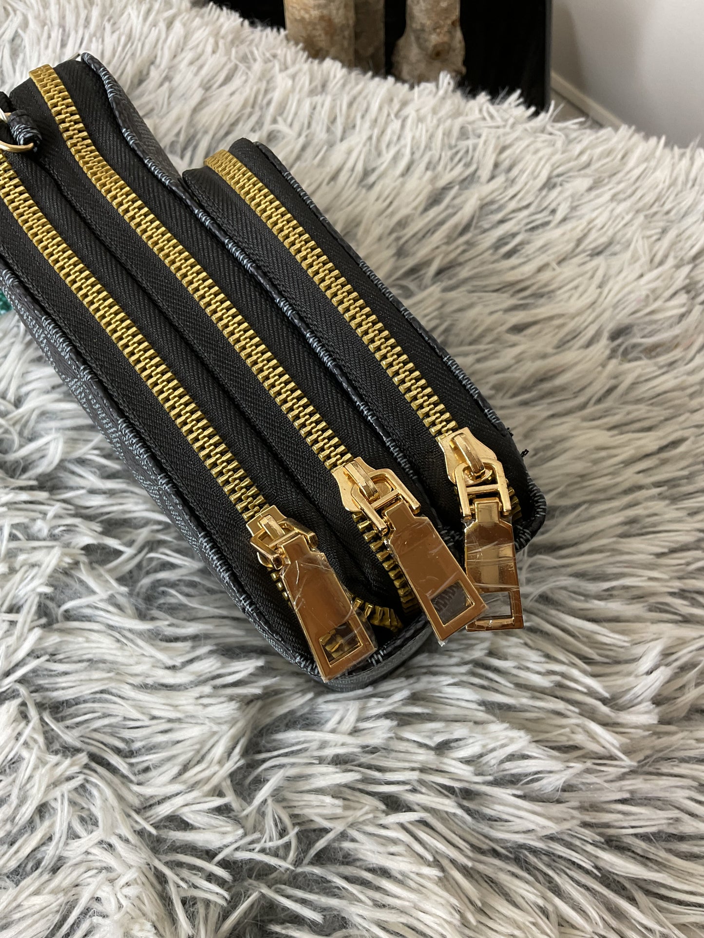 Crossbody Tote with 3 zippers