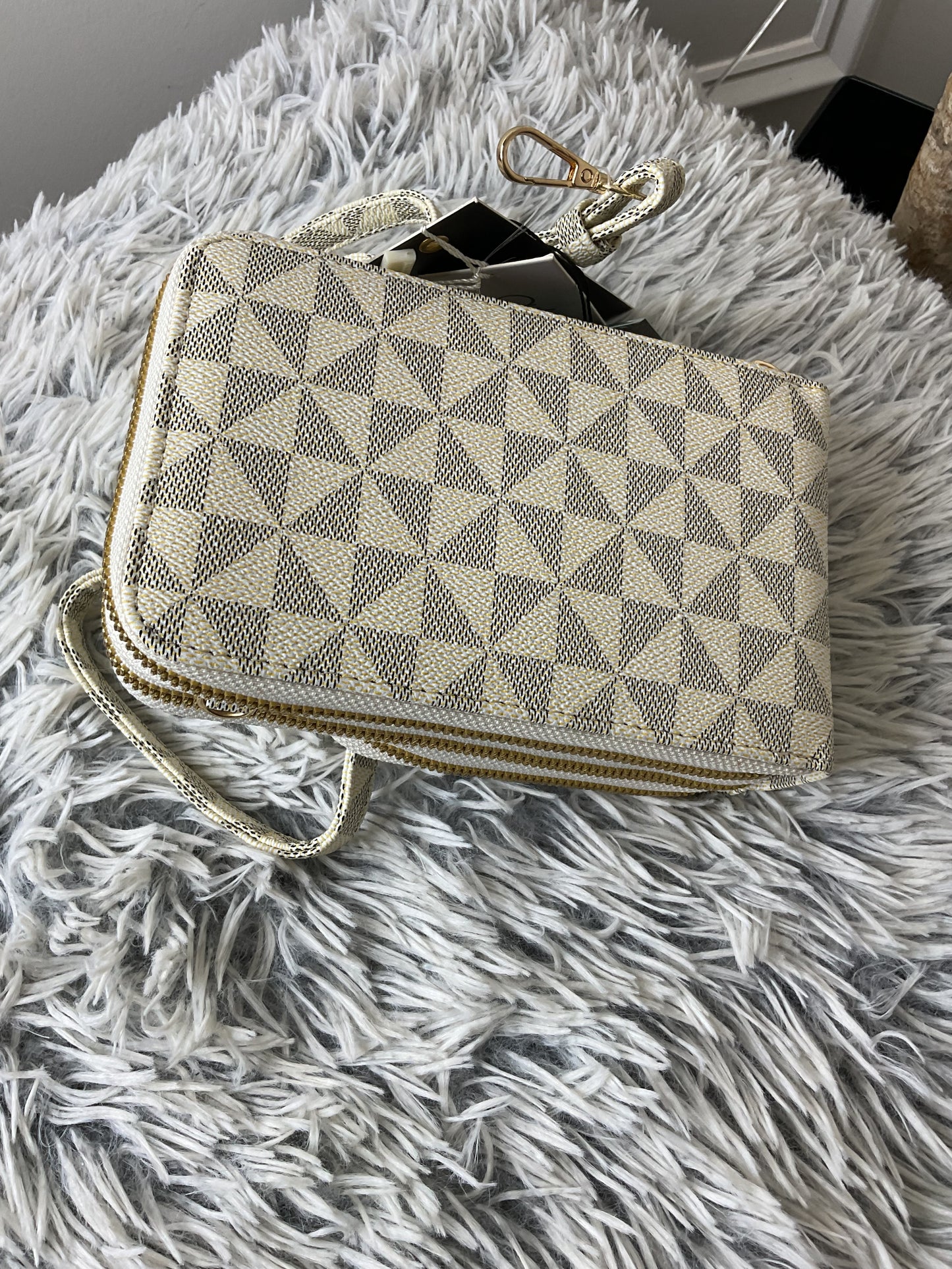 Crossbody Tote with 3 zippers