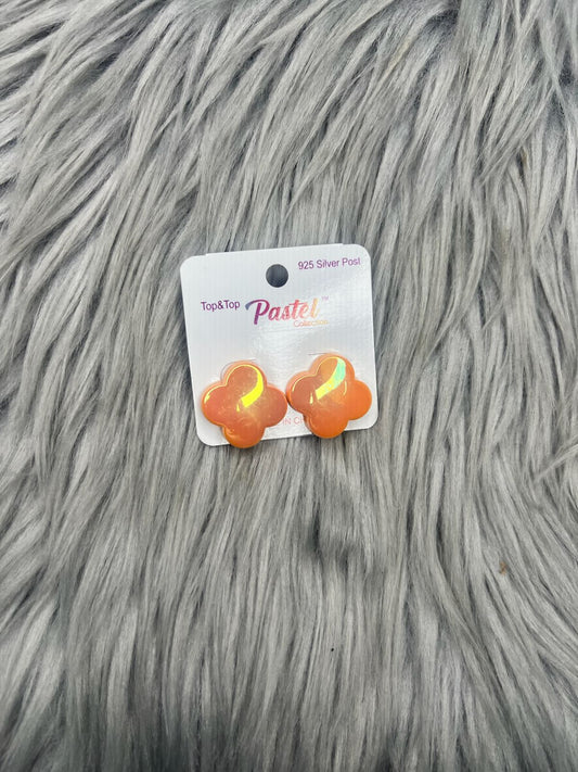 Kids clover shaped pastel colored earrings